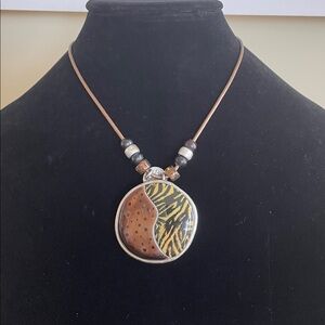 CHICO’S MIXED MEDIA ANIMAL PRINT PENDANT CHOKER NECKLACE